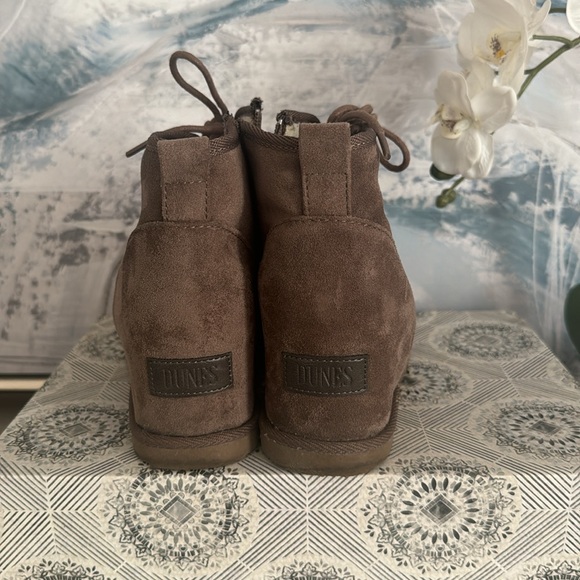 Dunes wedge booties. Brown, size 8 - Picture 2 of 5